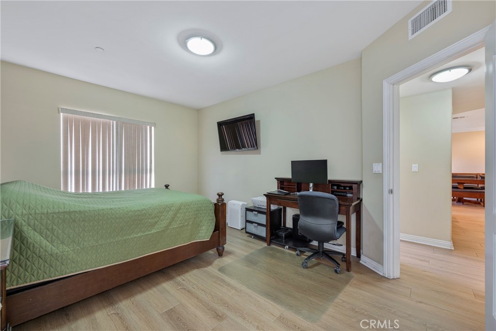 1515 Grismer 202 Property Photo 24