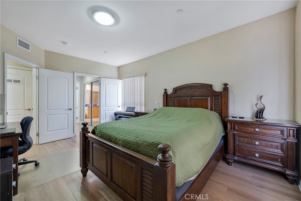 1515 Grismer 202 Property Photo 25