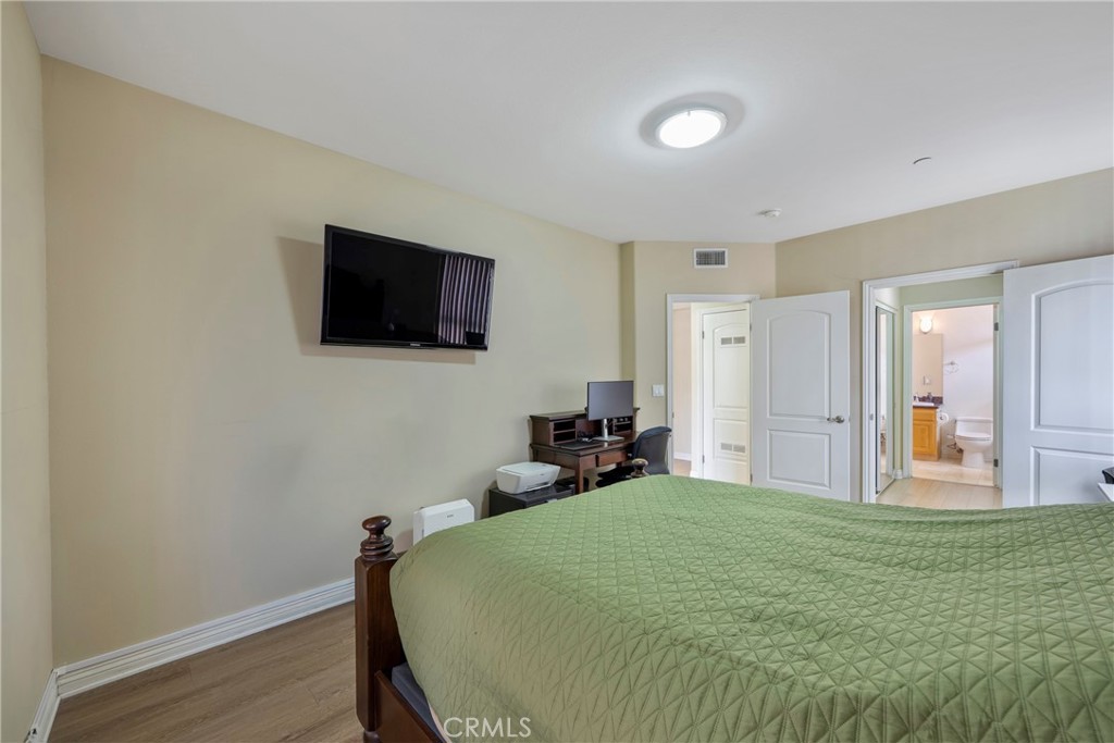 1515 Grismer 202 Property Photo 26