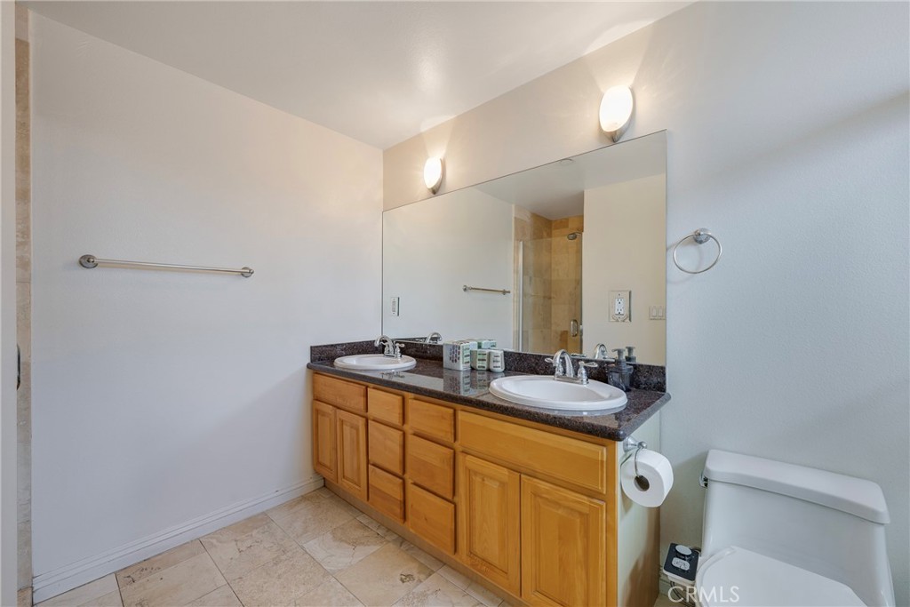 1515 Grismer 202 Property Photo 28