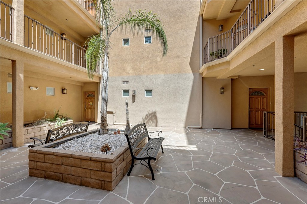 1515 Grismer 202 Property Photo 44