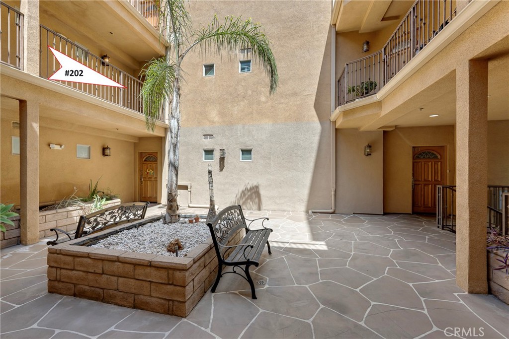 1515 Grismer 202 Property Photo 45