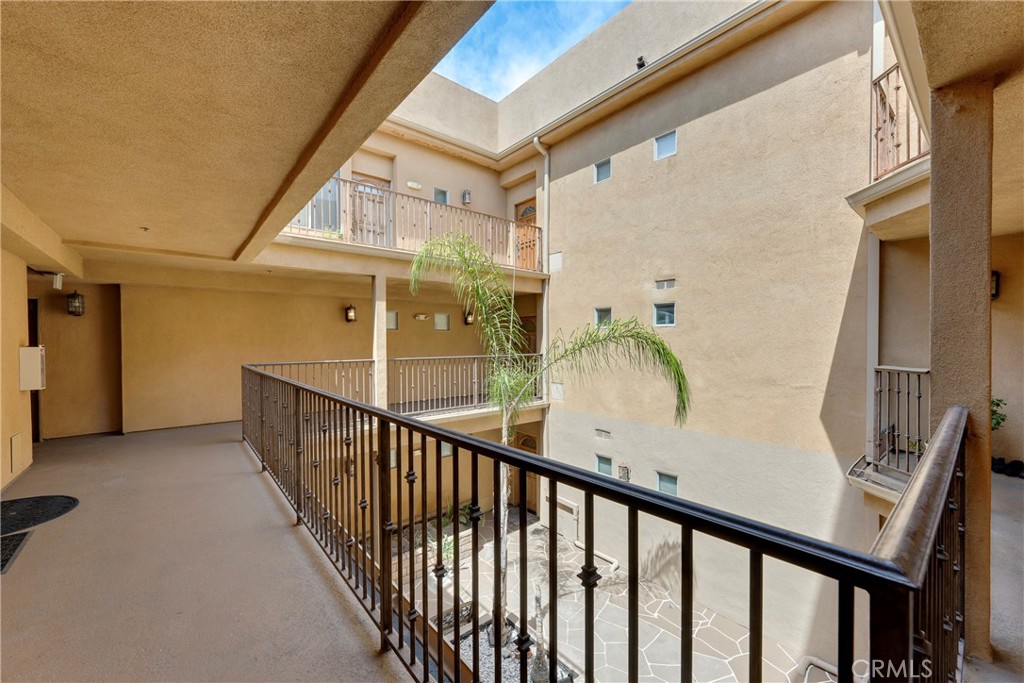 1515 Grismer 202 Property Photo 47