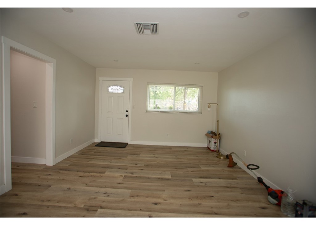 496 W 48th Property Photo 4