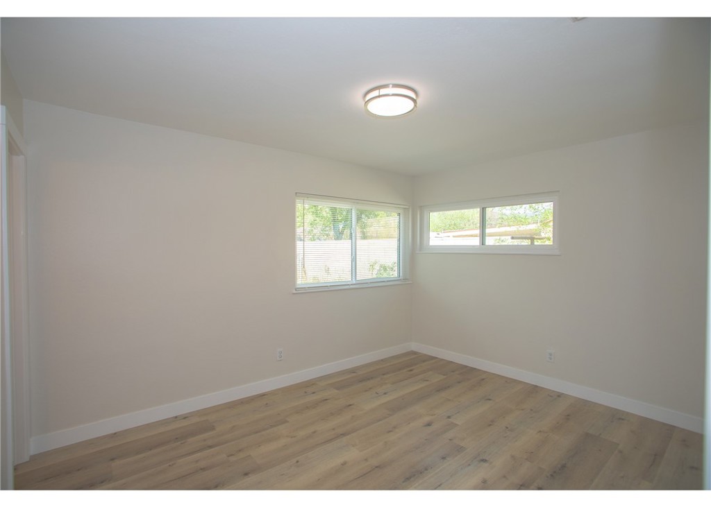 496 W 48th Property Photo 11