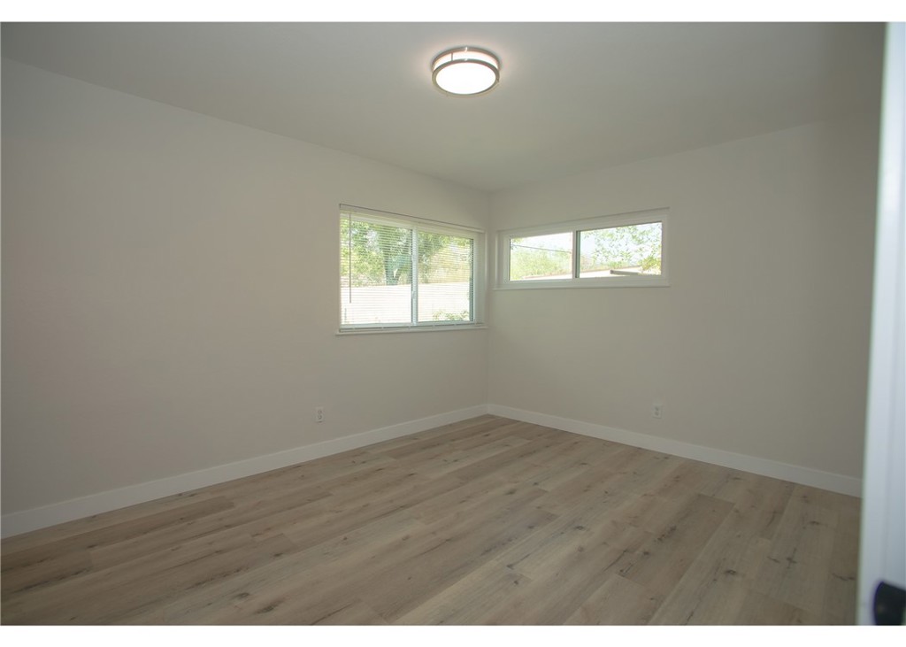 496 W 48th Property Photo 13