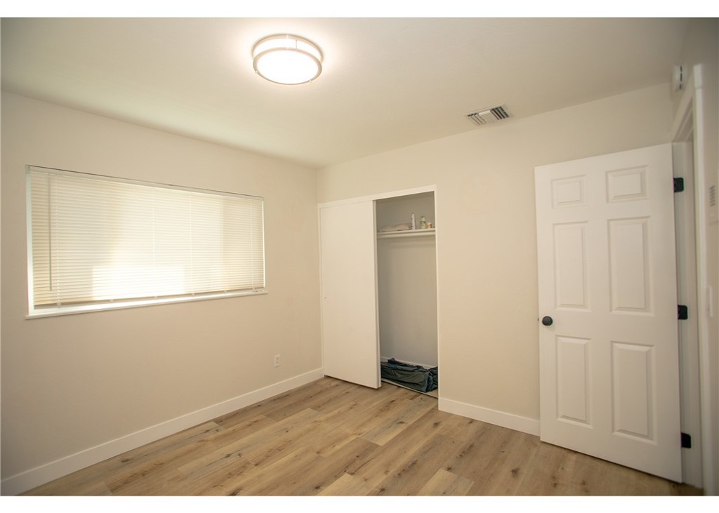 496 W 48th Property Photo 15