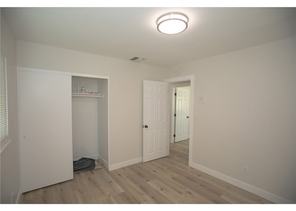 496 W 48th Property Photo 16