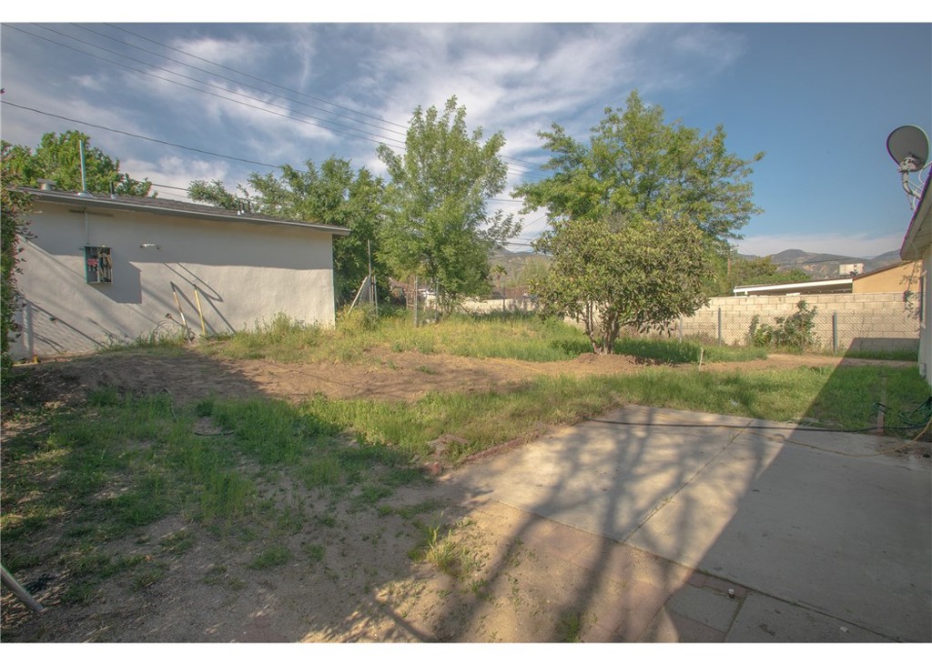 496 W 48th Property Photo 24