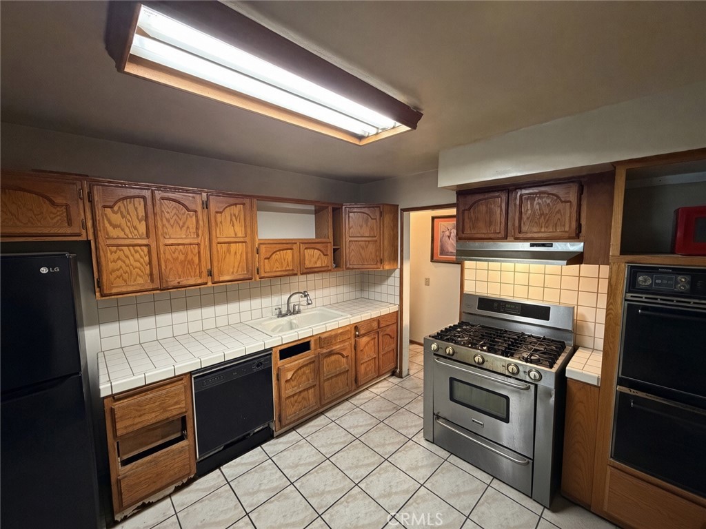 1575 Arizona Property Photo 4