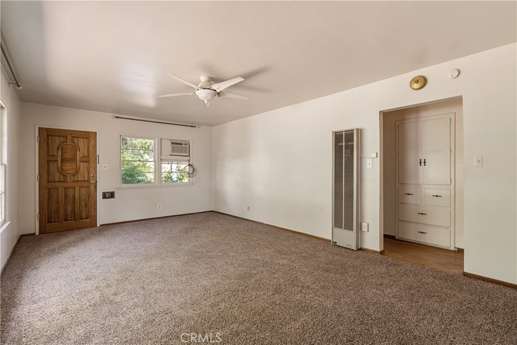 1195 N Campus Avenue Property Photo 1
