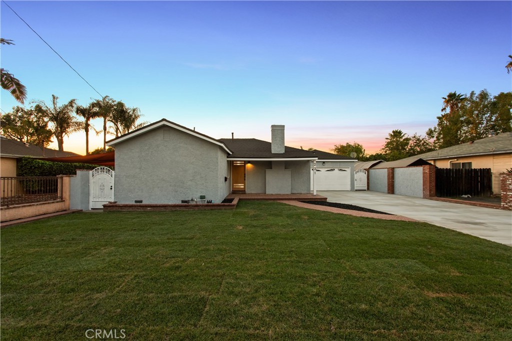 221 N Sunkist Property Photo 2