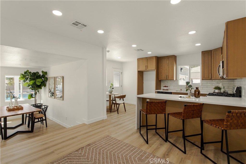 221 N Sunkist Property Photo 4