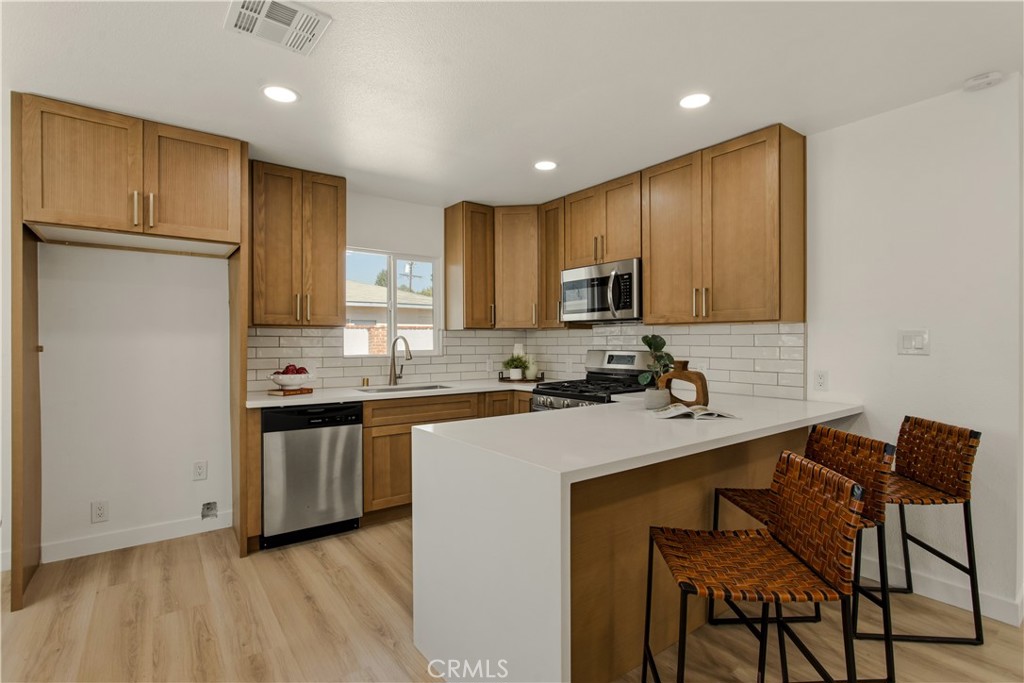 221 N Sunkist Property Photo 6
