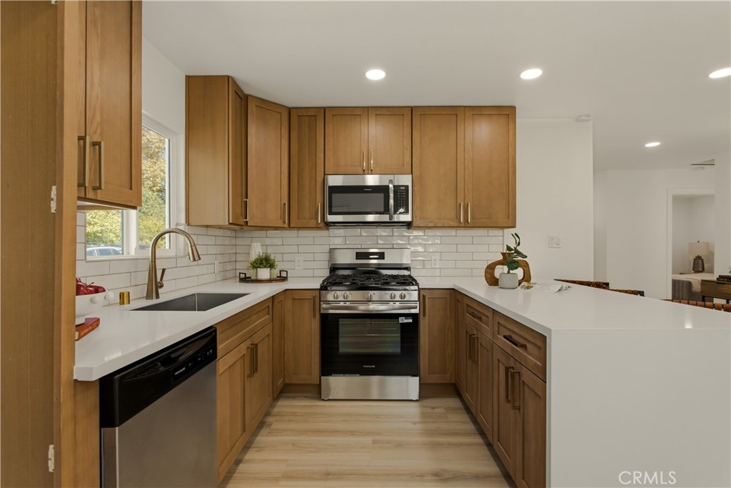 221 N Sunkist Property Photo 7