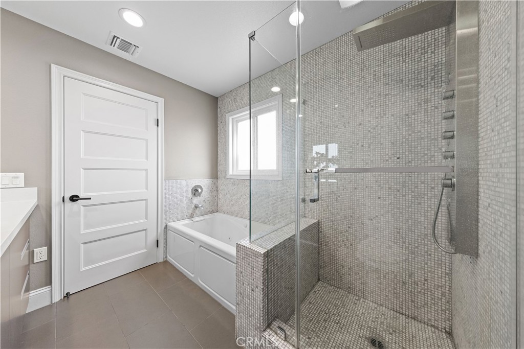 519 W Newby F Property Photo 22