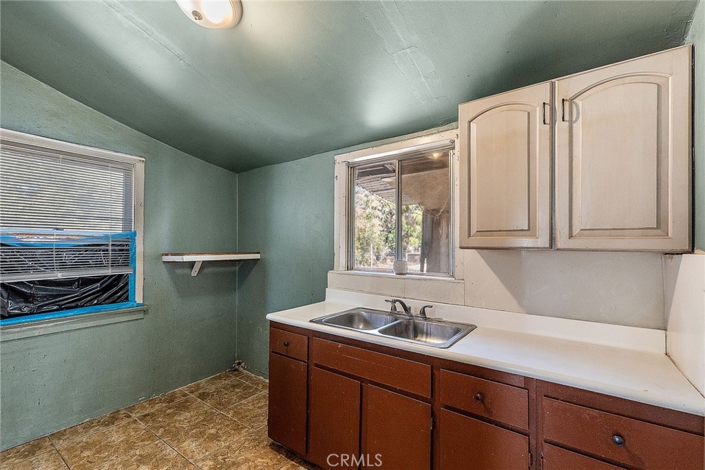 409 W L Property Photo 15