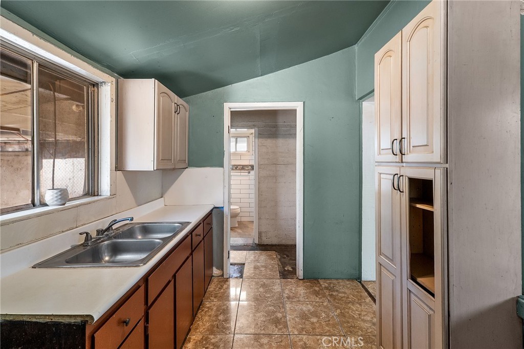 409 W L Property Photo 16