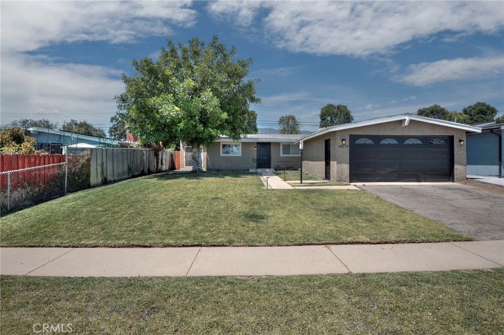19079 E Linfield Property Photo 2