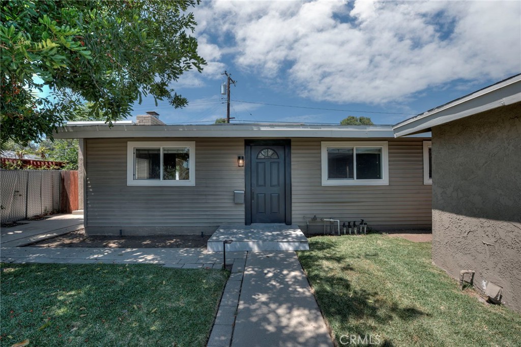 19079 E Linfield Property Photo 4