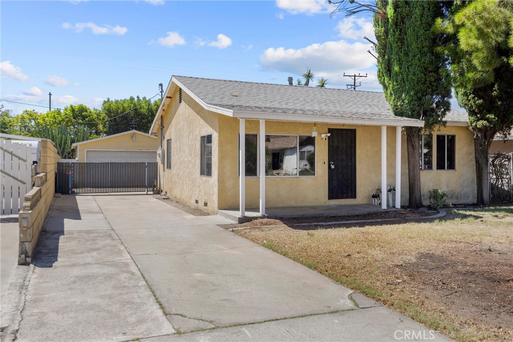 255 E 41st Street Property Photo 2
