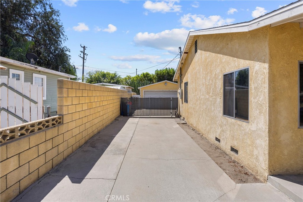 255 E 41st Street Property Photo 4