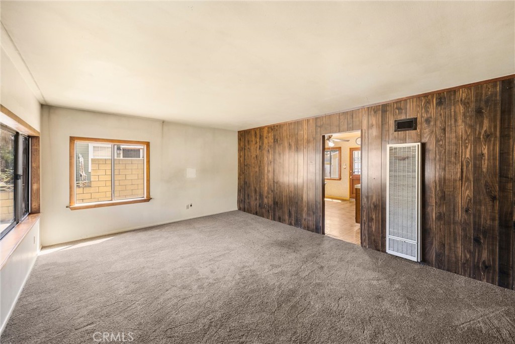 255 E 41st Street Property Photo 5