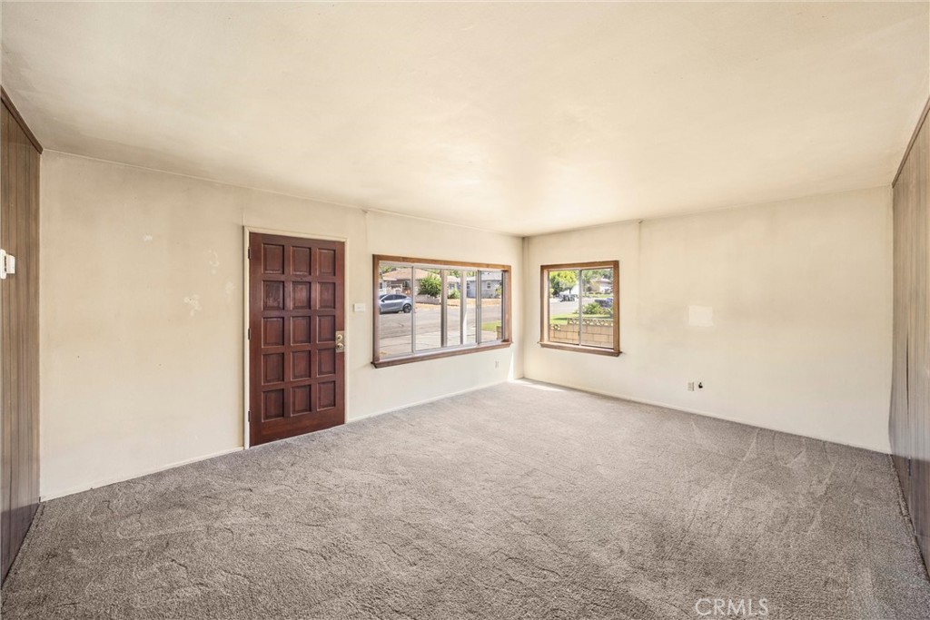 255 E 41st Street Property Photo 6
