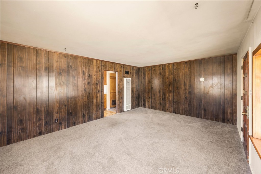 255 E 41st Street Property Photo 8