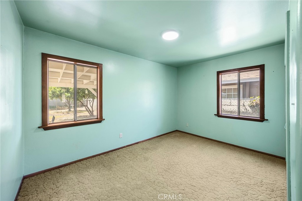255 E 41st Street Property Photo 15