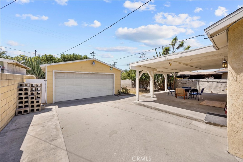 255 E 41st Street Property Photo 18
