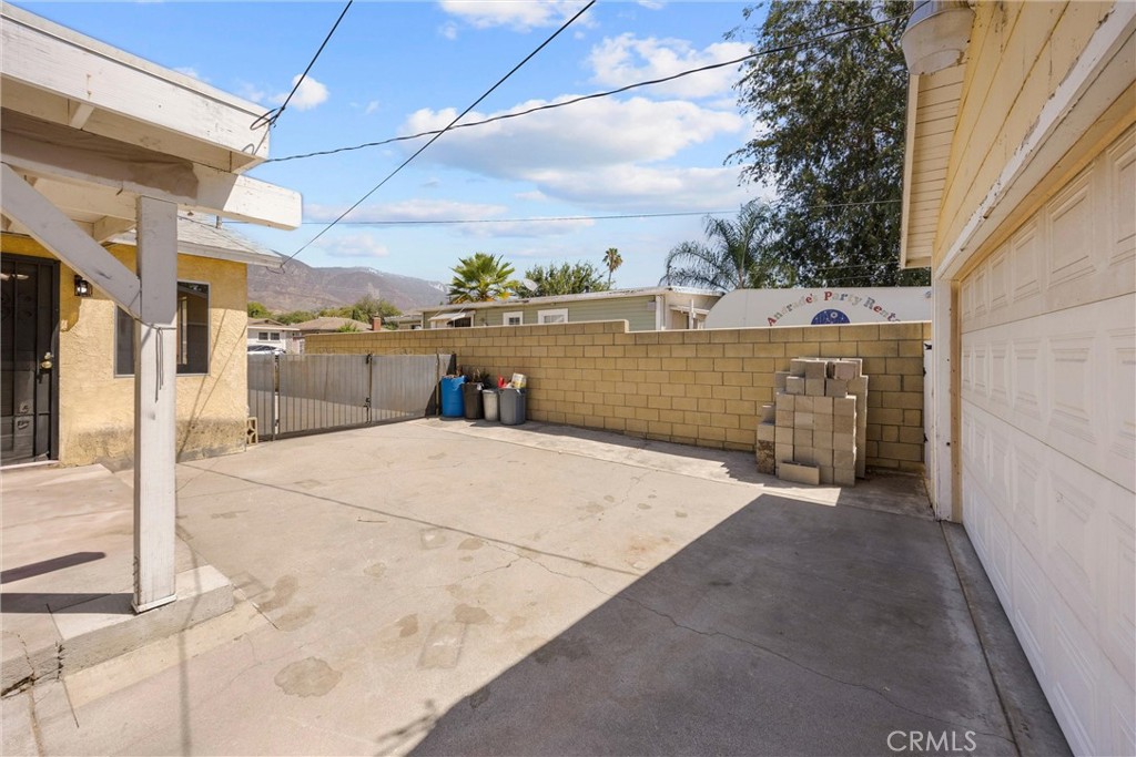255 E 41st Street Property Photo 21