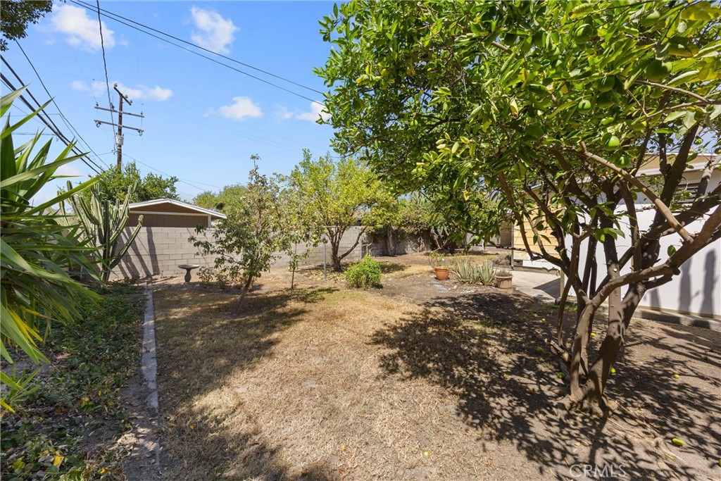 255 E 41st Street Property Photo 27