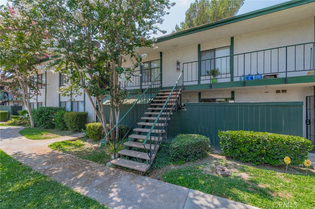 1735 E Washington Street F-15 Property Photo 2