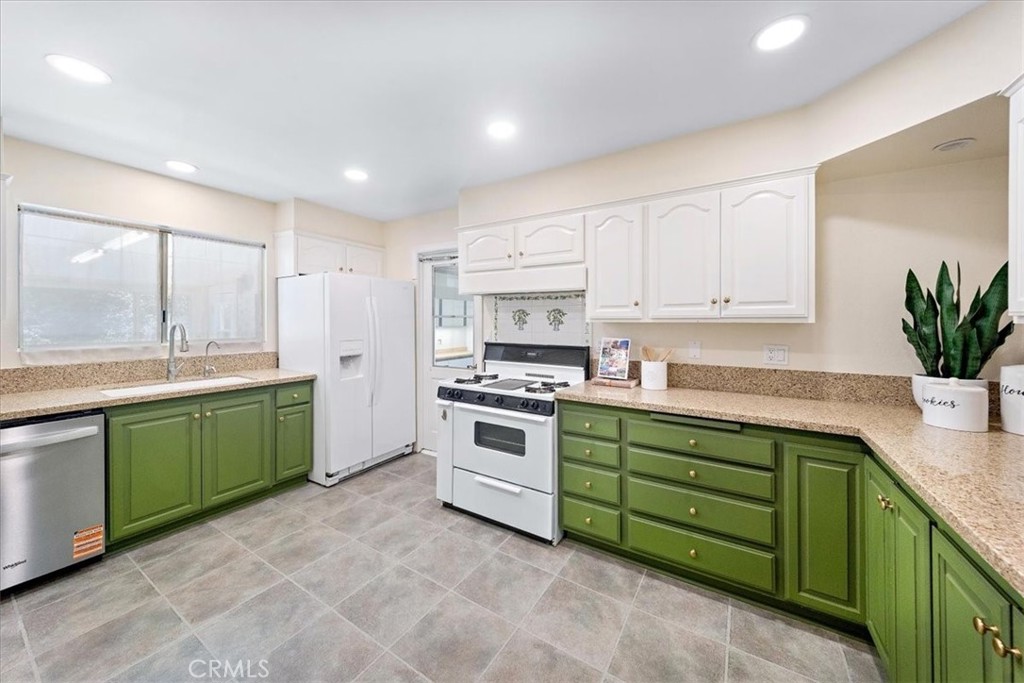 20949 Ambushers Street Property Photo 6