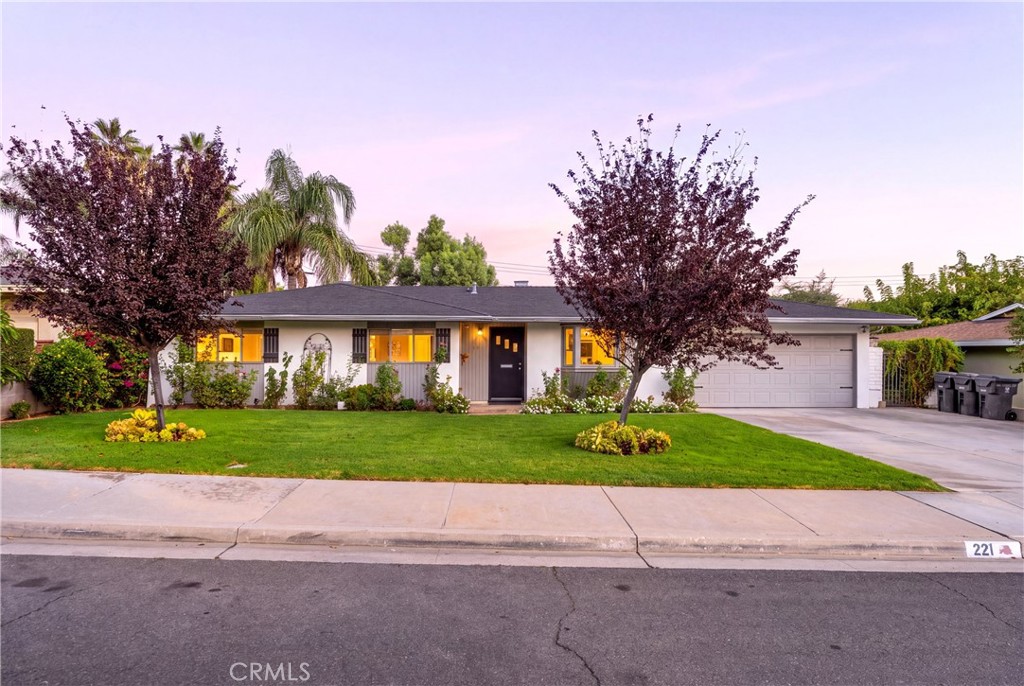 221 Phlox Avenue Property Photo 1