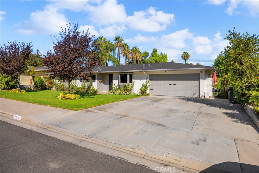 221 Phlox Avenue Property Photo 4