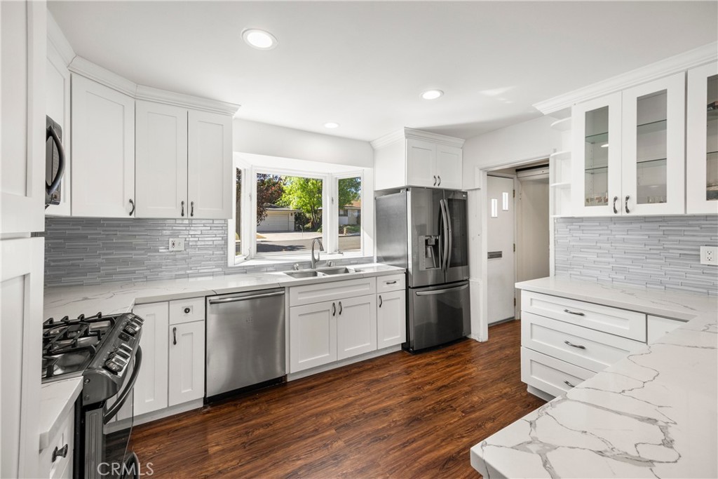 221 Phlox Avenue Property Photo 8