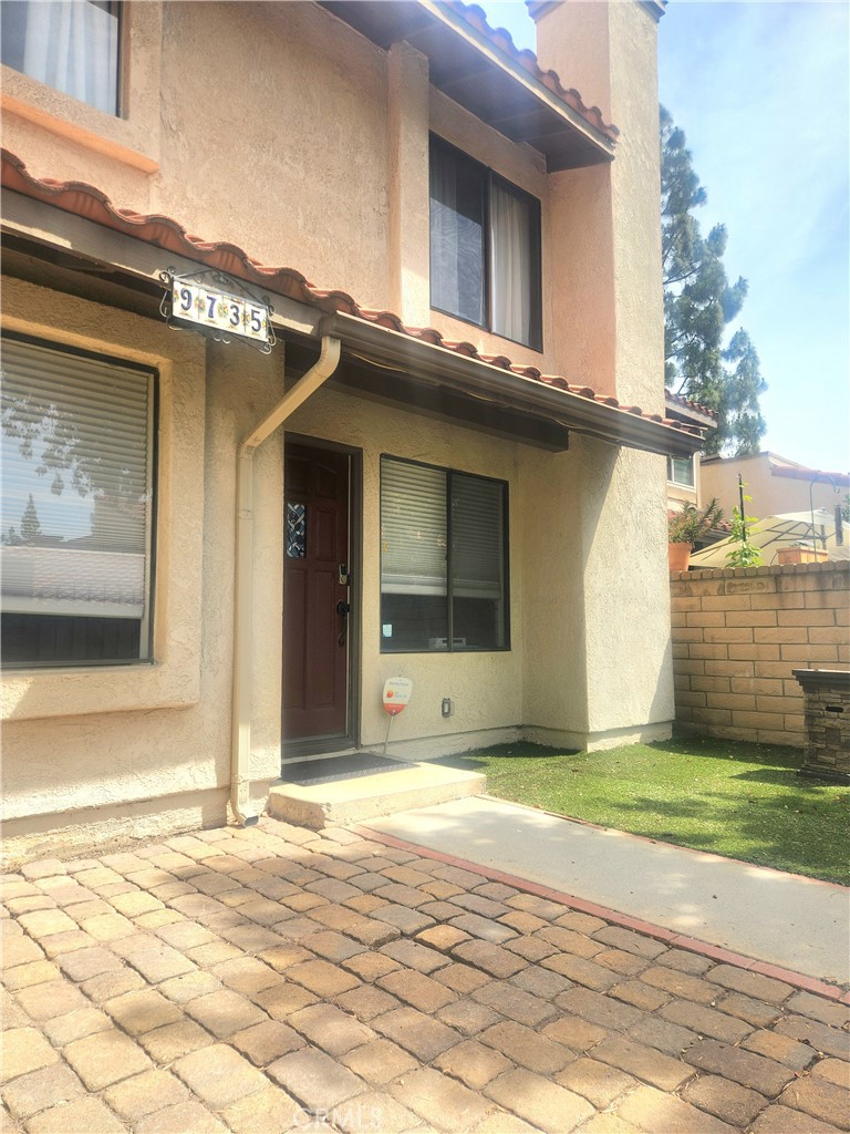9735 El Paseo Property Photo 2