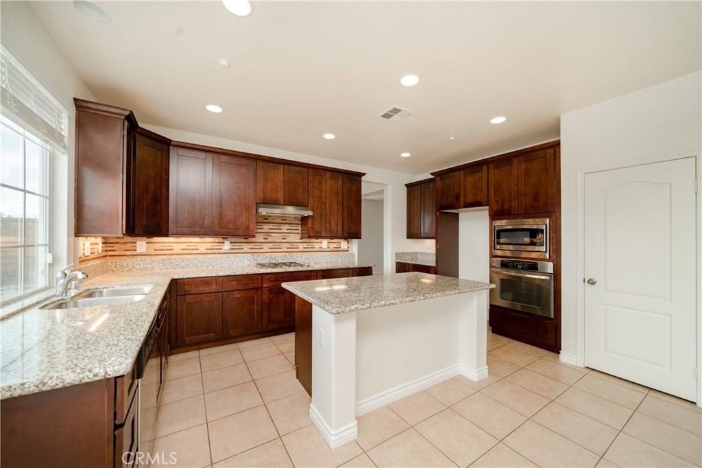 15929 San Leandro Drive Property Photo 7