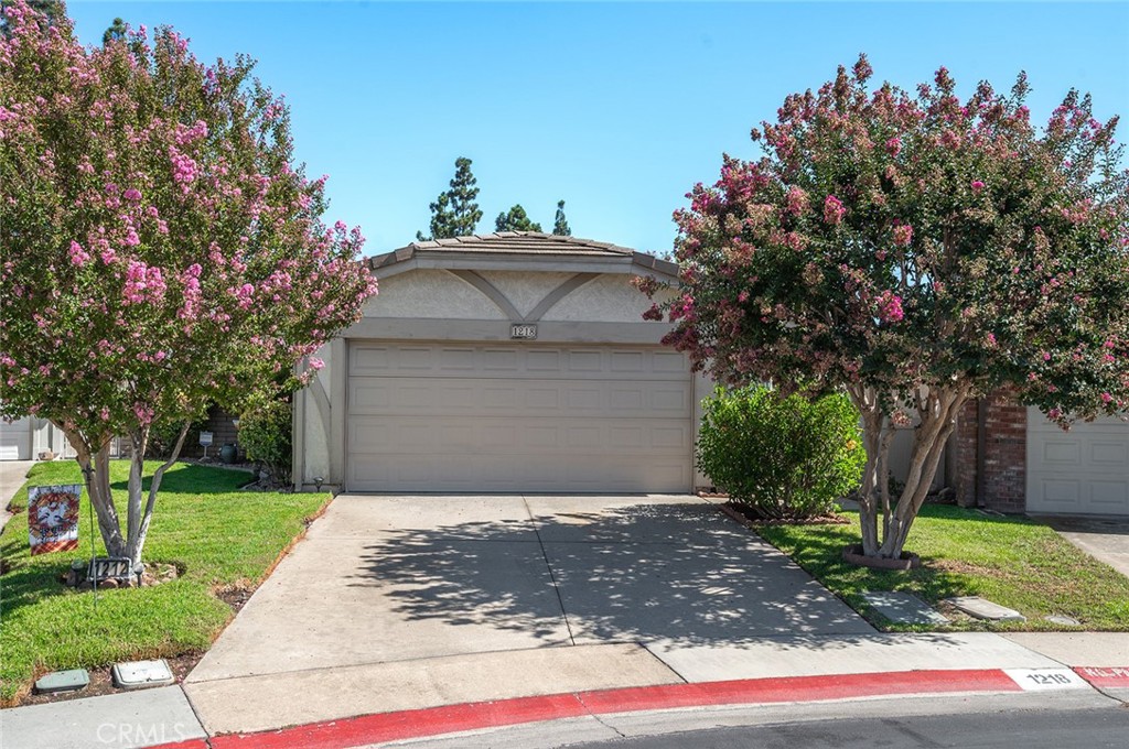 1218 Tamarisk Property Photo 1