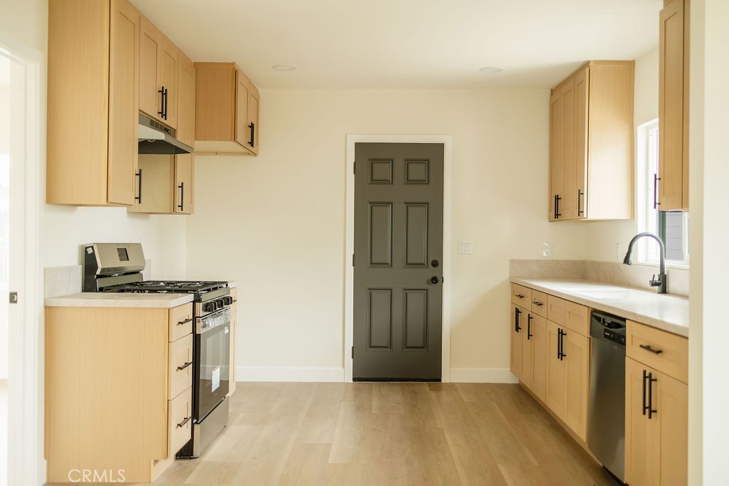 164 E 10th Street Property Photo 12