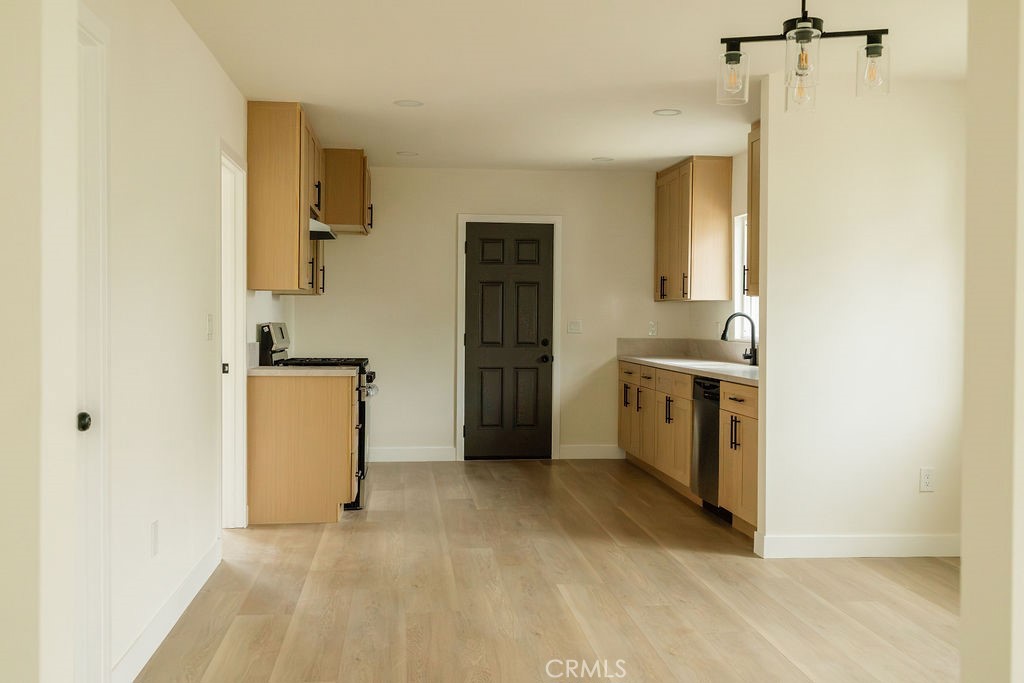 164 E 10th Street Property Photo 13