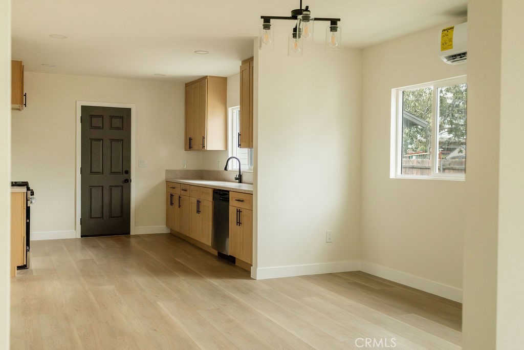 164 E 10th Street Property Photo 14