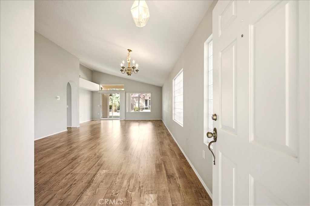 19146 Oak Property Photo 2