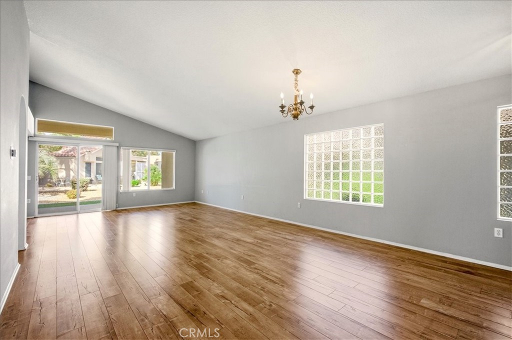 19146 Oak Property Photo 9