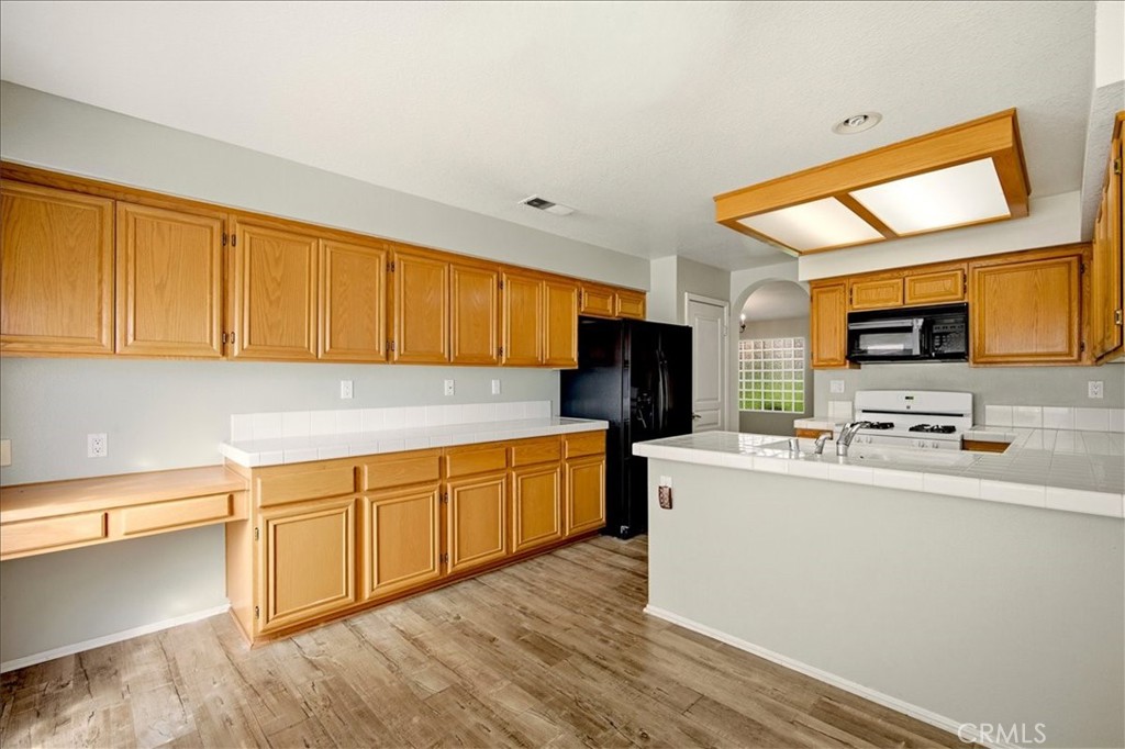 19146 Oak Property Photo 13