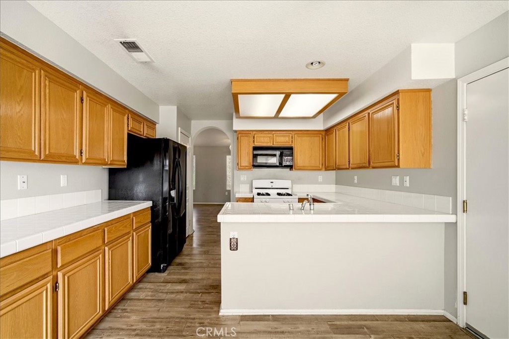 19146 Oak Property Photo 14