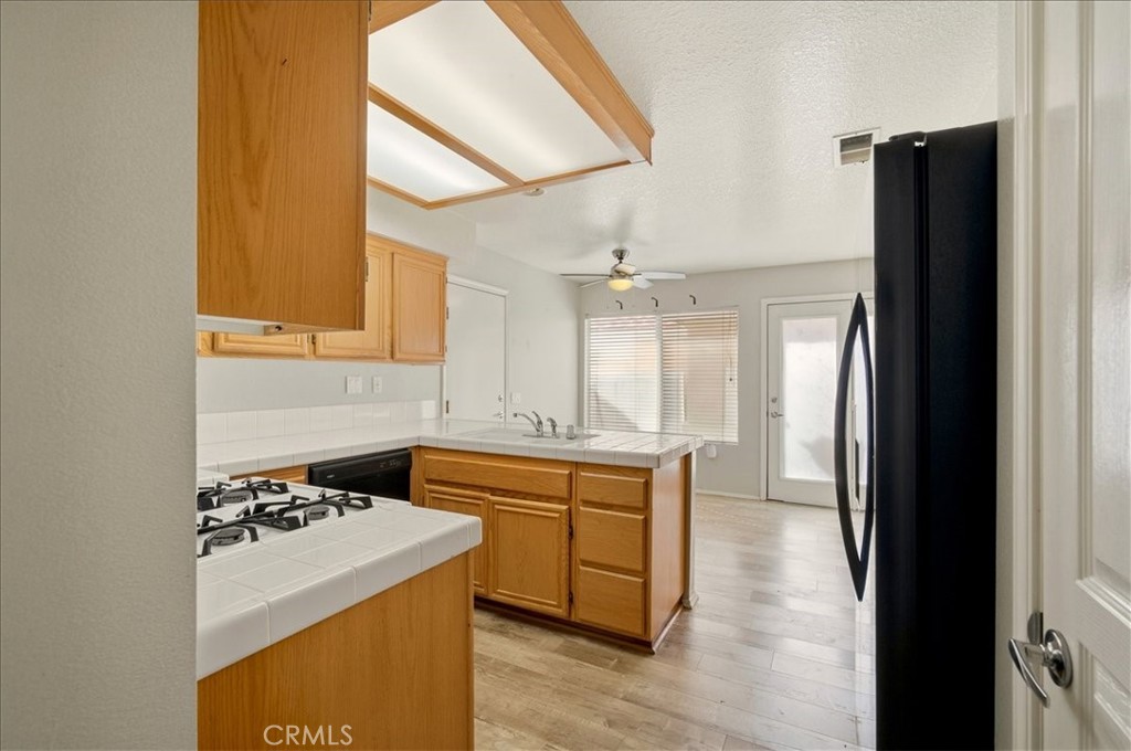 19146 Oak Property Photo 15