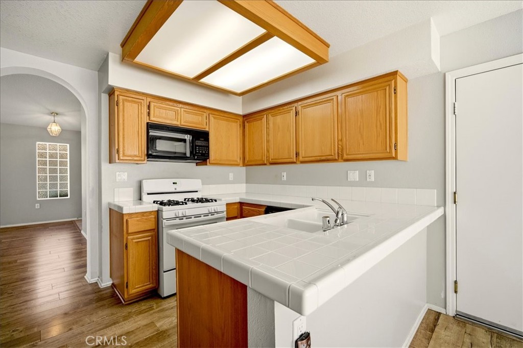 19146 Oak Property Photo 16